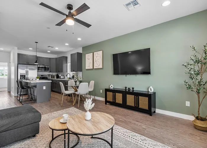 Stylish By Zenia - & Cozy Escape Holiday home *