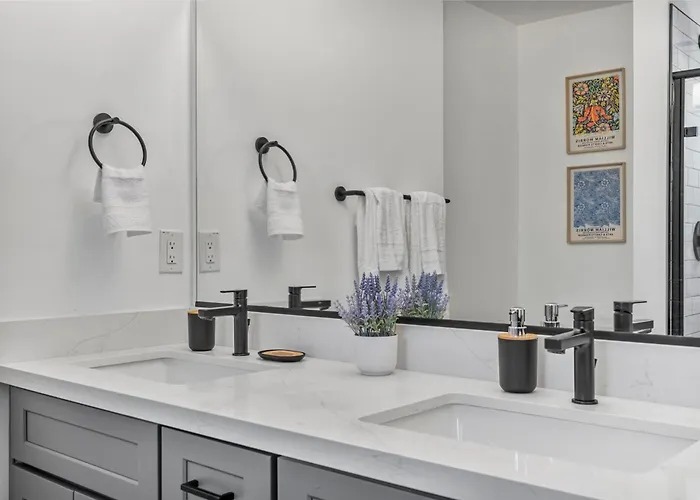 Stylish By Zenia - & Cozy Escape Holiday home *
